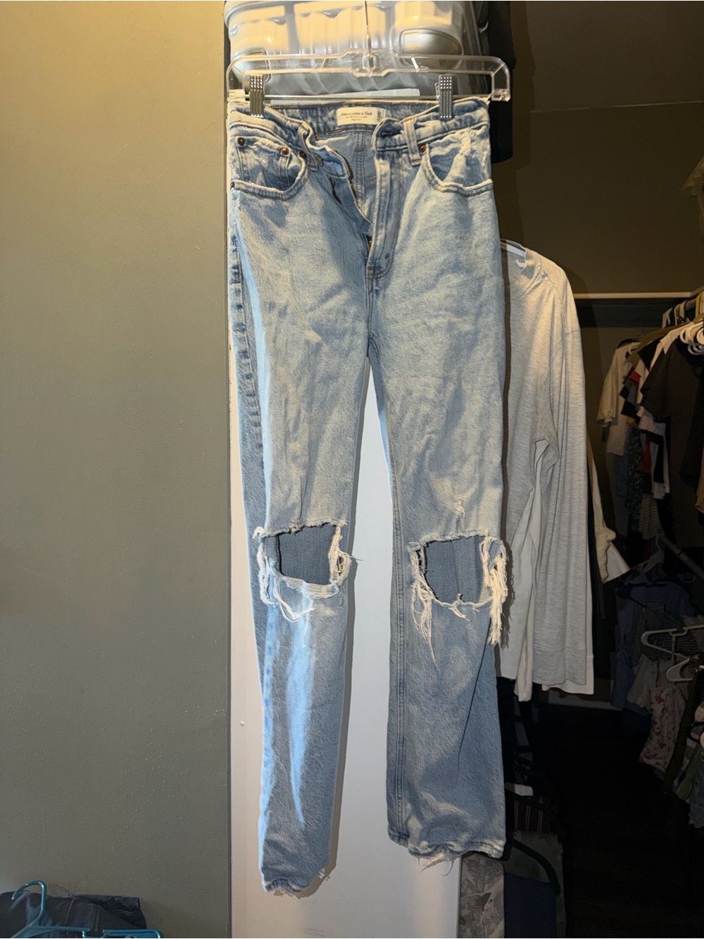 Abercrombie & Fitch Light Wash Relaxed High-Rise women’s Jeans